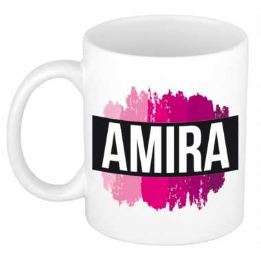 Naam cadeau mok / beker amira met roze verfstrepen 300 ml