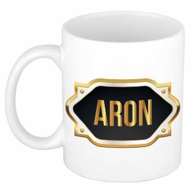 Naam cadeau mok / beker aron met gouden embleem 300 ml