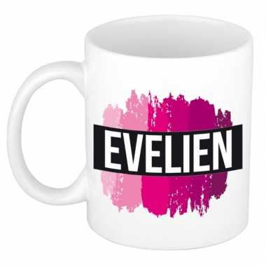 Naam cadeau mok / beker evelien met roze verfstrepen 300 ml