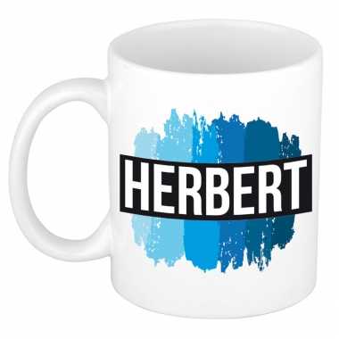 Naam cadeau mok / beker herbert met blauwe verfstrepen 300 ml