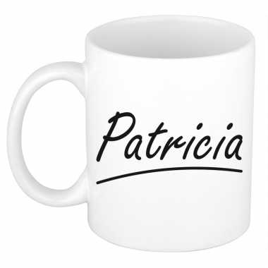 Naam cadeau mok / beker patricia met sierlijke letters 300 ml