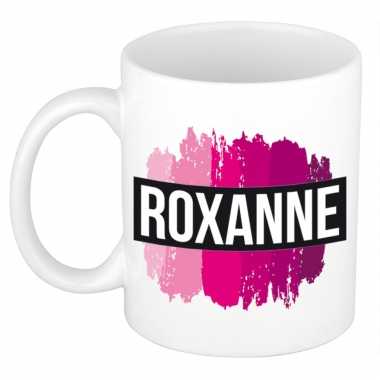 Naam cadeau mok / beker roxanne met roze verfstrepen 300 ml