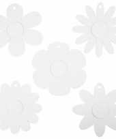 Kartonnen decoratie bloemen wit