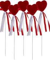 Pakket van 10x stuks decoratie fluwelen hartjes op stok boeketversiering 23 cm